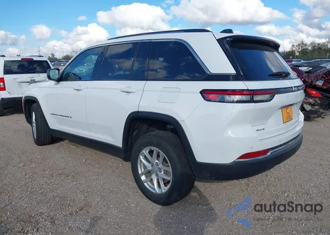 2023 Jeep Grand Cherokee Laredo 4X4 z USA, uszkodzony, nr VIN 1C4RJHAG9PC532404